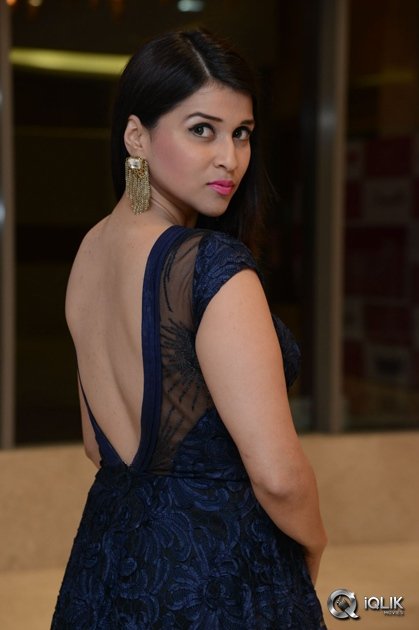 Mannara-Chopra-at-Miss-Twin-Cities-2016-Fashion-Show